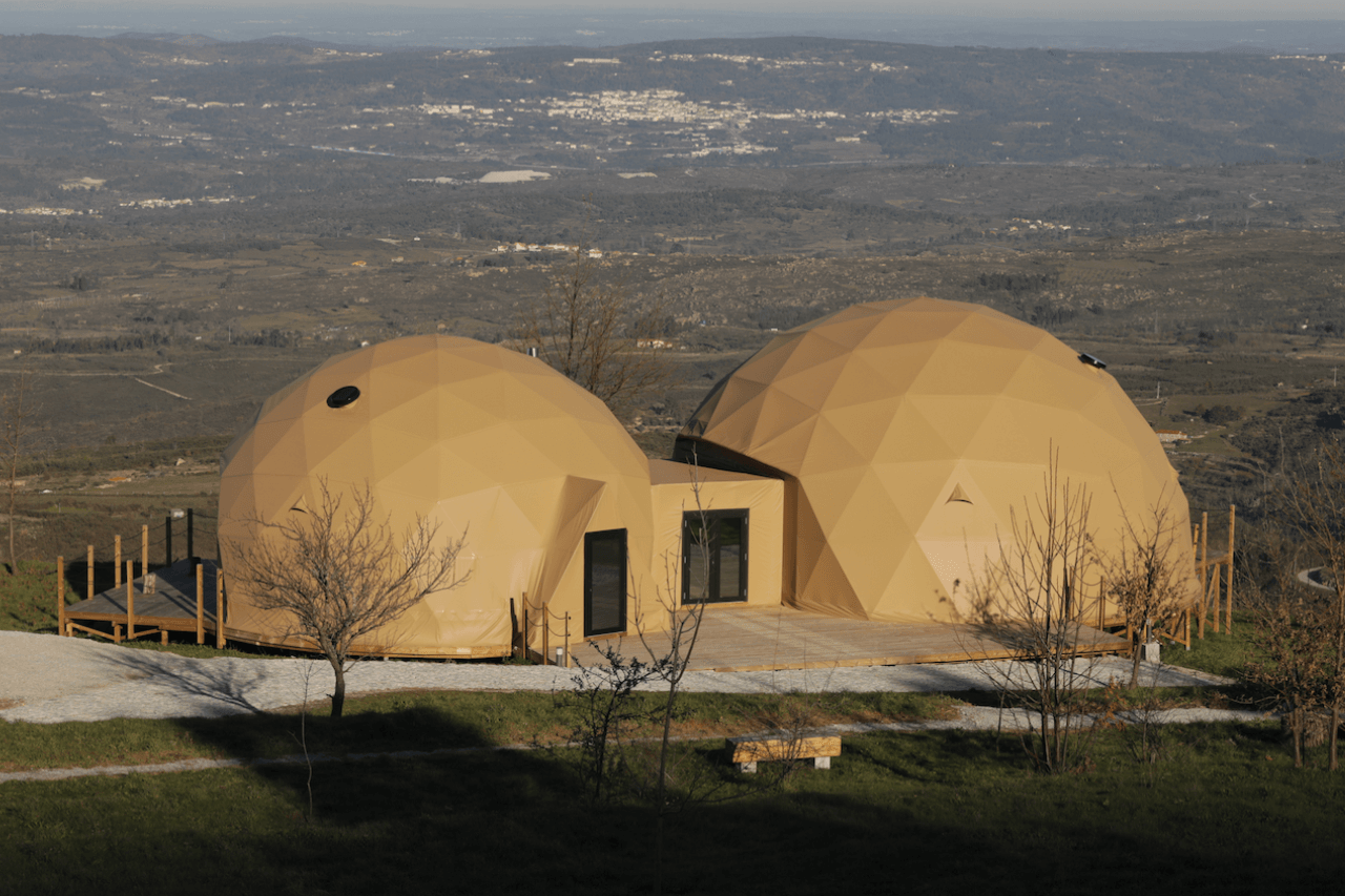 Domes interligados